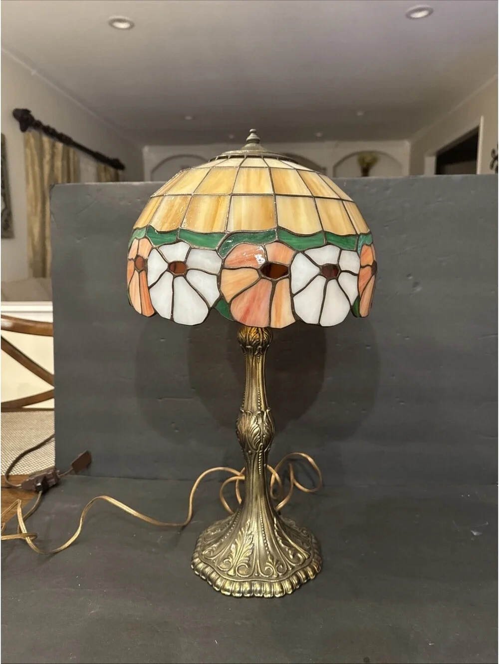 Vintage 20” Tiffany-Style Table Lamp with Floral Stained Glass Lampshade Gold